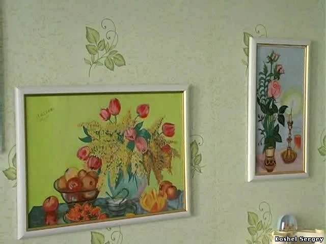 2 картины на стене